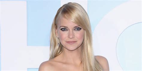 anna faris ever nude|Anna Fariss full naked Superbowl advert is here